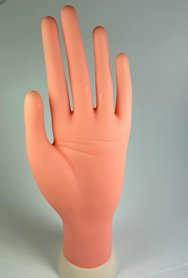 Silicon hand for nails